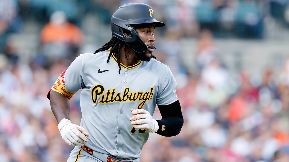 pirates’-oneil-cruz-gets-taken-out-of-game-for-baserunning-blunder,-admits-he-lost-track-of-outs