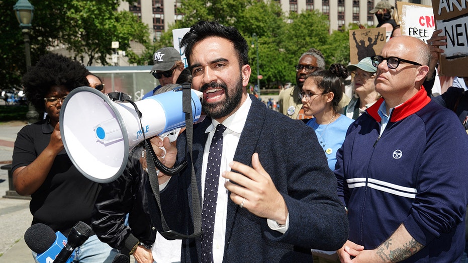 new-york-democrat-says-mayoral-candidate-zohran-mamdani-‘too-extreme-to-lead’