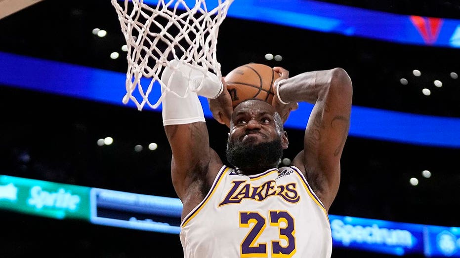 lebron-james-exercises-lakers-player-option-for-2025-26-season