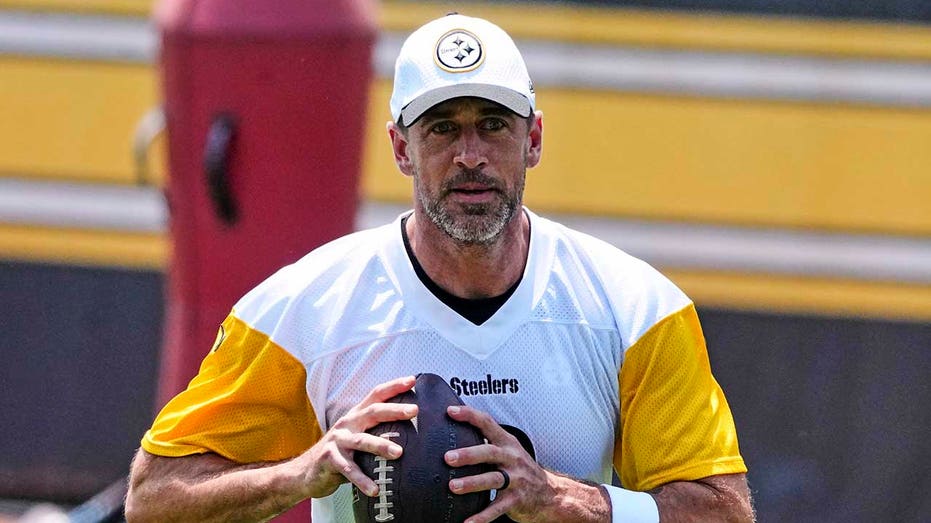 boston-sports-radio-hosts-unload-on-aaron-rodgers-over-final-nfl-season-revelation