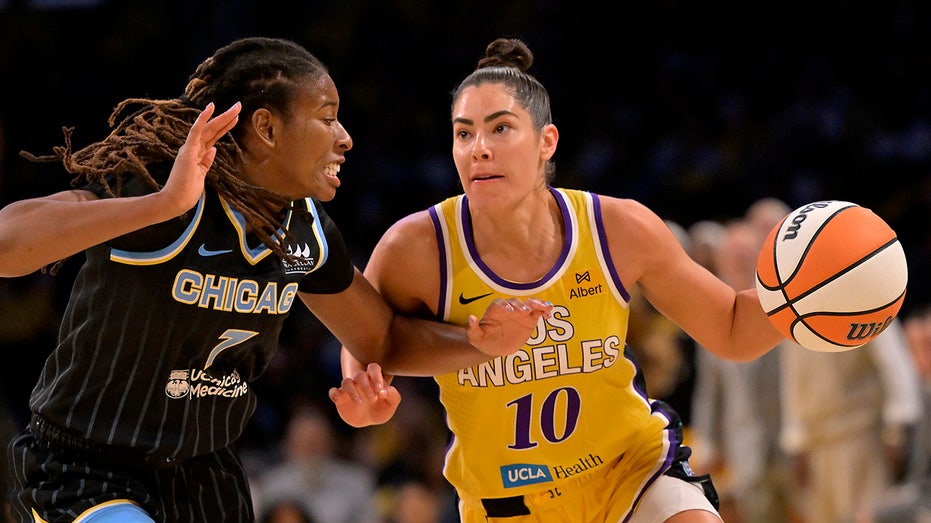 sparks-star-kelsey-plum-makes-caitlin-clark-fan-change-shirt-in-playful-exchange
