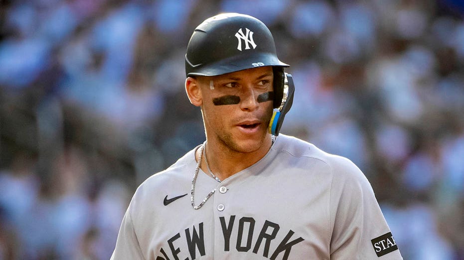 aaron-judge-left-bloodied-after-anthony-volpe’s-errant-toss-in-yankees’-sixth-straight-loss