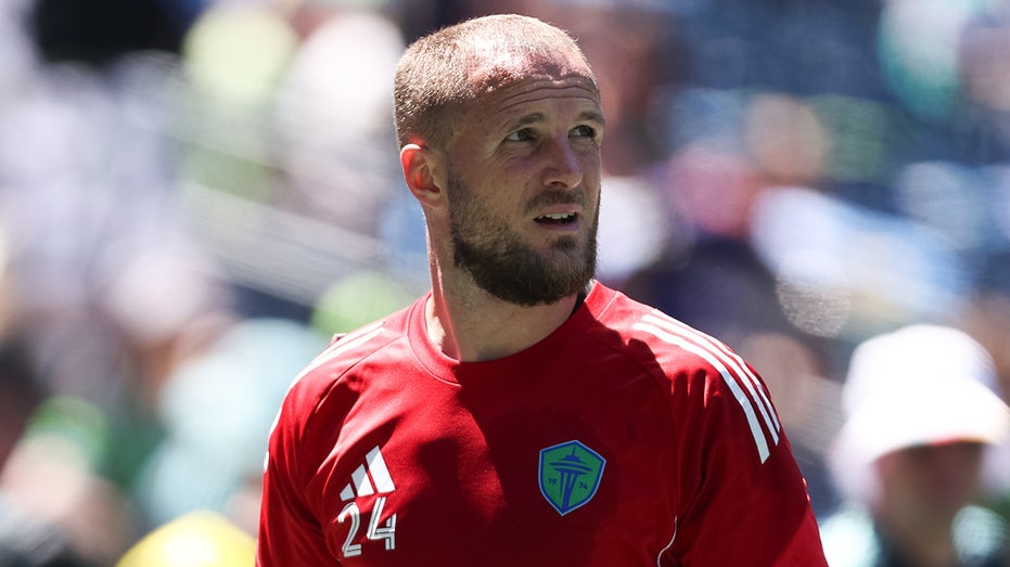 mls-star-leaves-field-in-ambulance-following-scary-collision-with-opponent