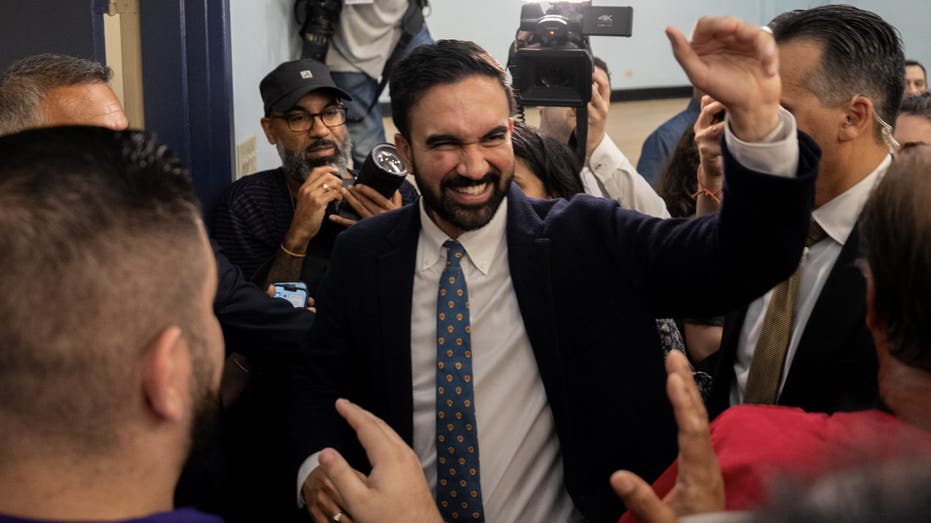 mamdani’s-far-left-allies-aim-to-primary-hakeem-jeffries-and-other-nyc-house-democrats