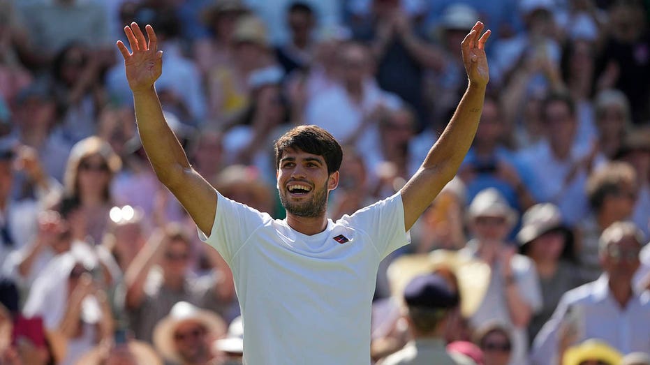 carlos-alcaraz-defeats-american-taylor-fritz-for-third-straight-wimbledon-final
