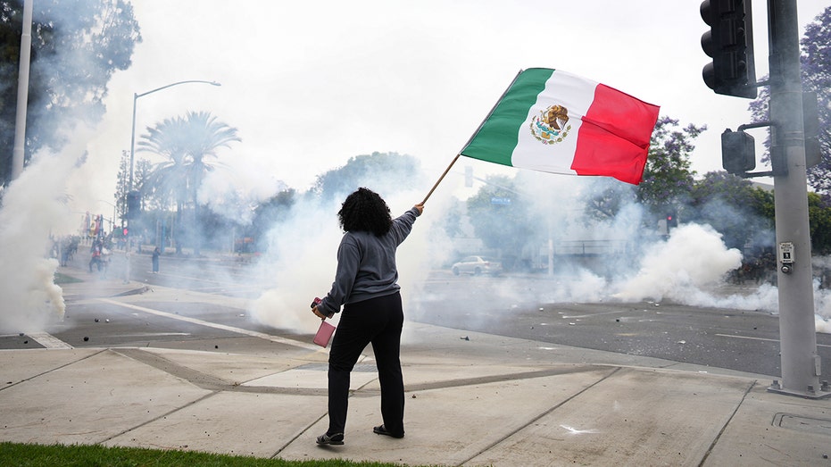 trump-admin-seeks-to-overturn-federal-restraining-order-limiting-ice-operations-in-los-angeles