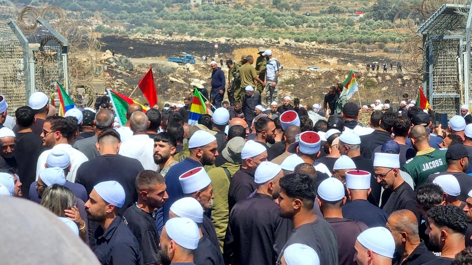 who-are-the-druze?-religious-group-aids-syrian-members-under-islamist-attack,-israeli-members-offer-support