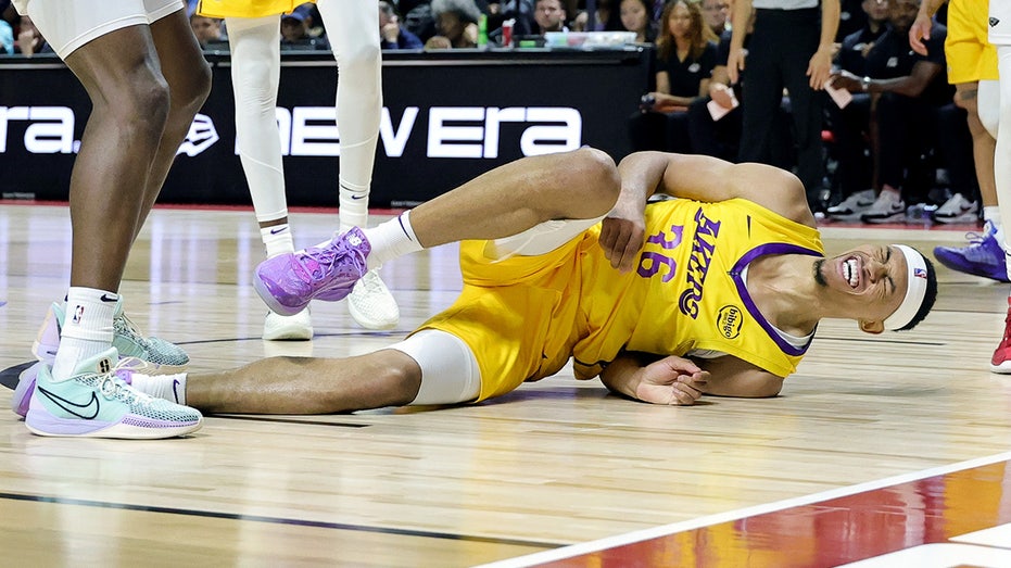 emerging-lakers-star-darius-bazley-exits-nba-summer-league-game-in-wheelchair-with-apparent-serious-injury
