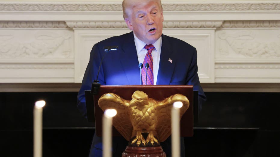 trump-says-10-hostages-will-be-returning-from-gaza-‘very-shortly’-during-white-house-dinner-with-allies
