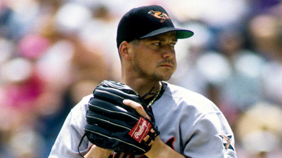 ex-mlb-pitcher-ben-mcdonald-plunges-25-feet-from-deer-stand,-suffers-serious-injuries