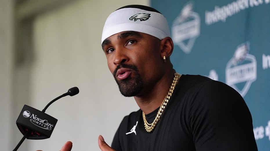 jalen-hurts-details-refusal-to-wear-eagles-super-bowl-ring:-‘i’ve-moved-on’