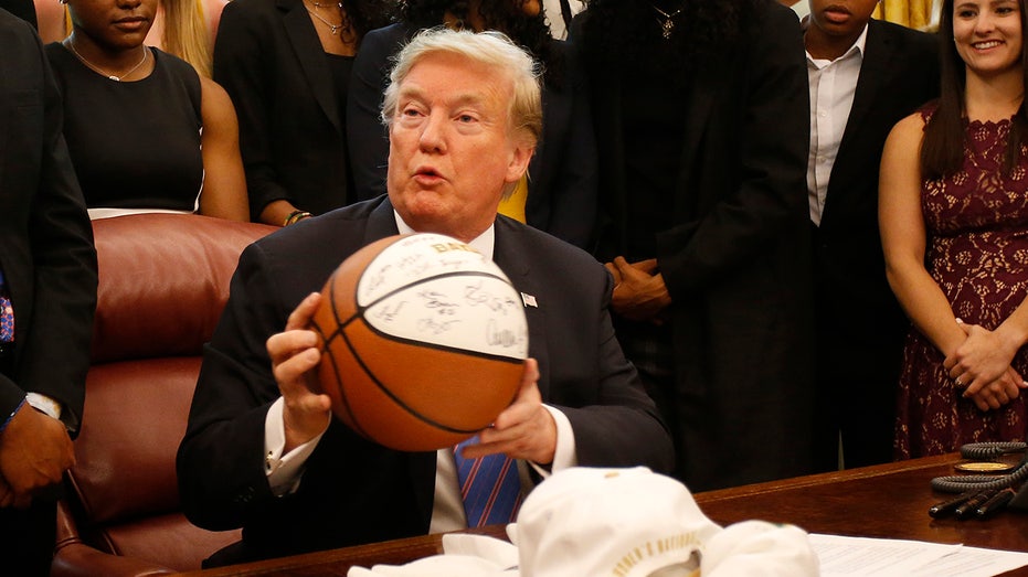 trump-signs-executive-order-to-regulate-the-business-of-college-sports