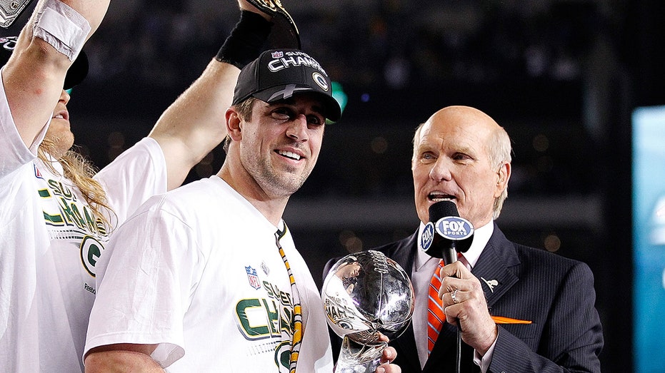 aaron-rodgers-offers-olive-branch-to-terry-bradshaw-after-legendary-qb’s-harsh-words