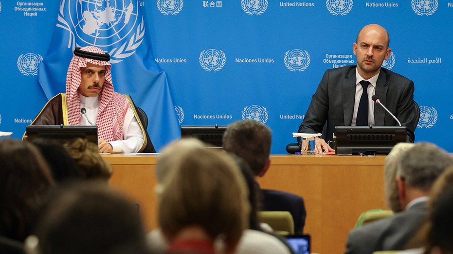 arab-nations-for-first-time-pressure-hamas-to-disarm,-relinquish-power-in-gaza