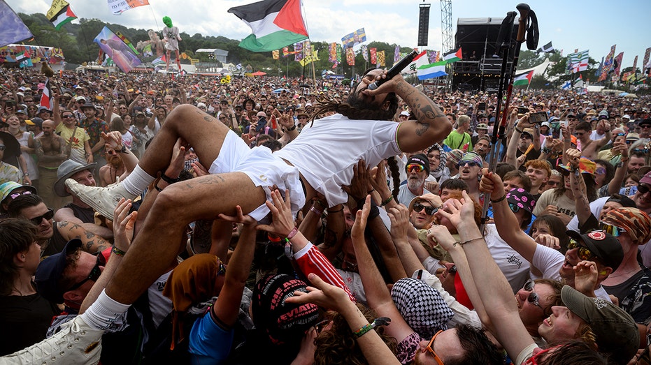 even-before-glastonbury-festival-hate-chants,-uk-jews-warned-of-alarming-rise-in-antisemitism