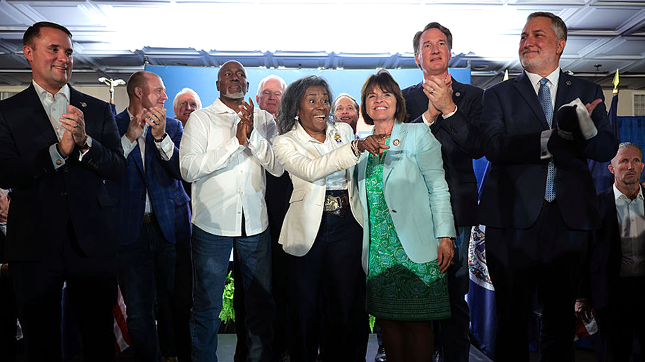 ‘don’t-maryland-my-virginia’:-youngkin,-2025-gop-ticket-rallies-together-for-first-time-ahead-of-key-election