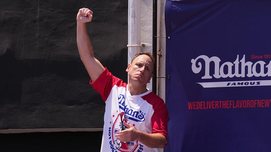 joey-chestnut-reclaims-hot-dog-eating-contest-title-after-last-year’s-absence-by-downing-70.5-franks