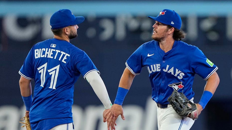 blue-jays-broadcaster-takes-shot-at-yankees-announcer-after-taking-over-new-york-in-al-east-standings