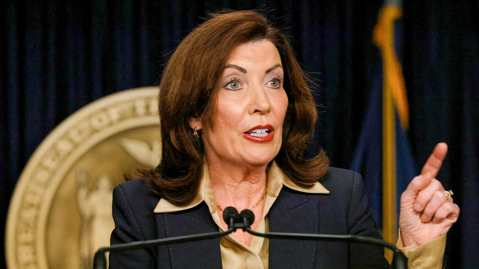 hochul-aide-accused-of-sexual-harassment-was-focus-of-prior-behavior-probe:-report