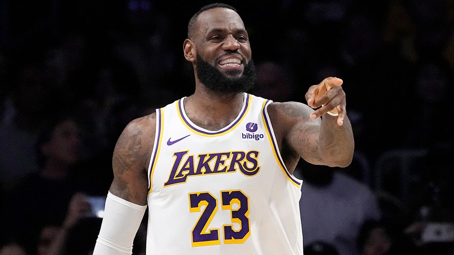 lebron-james-reacts-to-speculation-after-he-practiced-at-cavaliers’-facility:-‘yall-bored-man’