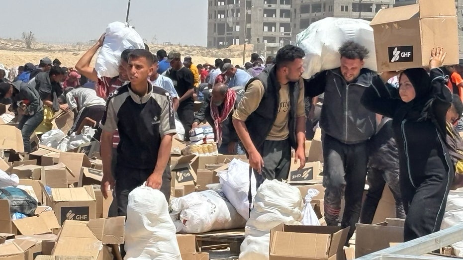 american-veterans-attacked,-injured-while-distributing-aid-in-gaza-with-us-backed-group