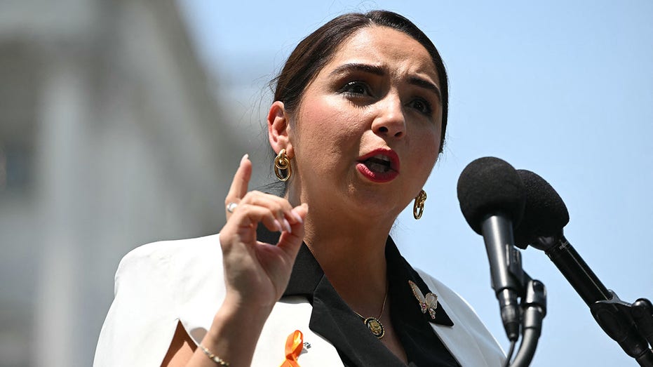 house-dem-declares-she-is-a-‘proud-guatemalan’-before-american-at-progressive-international-conference