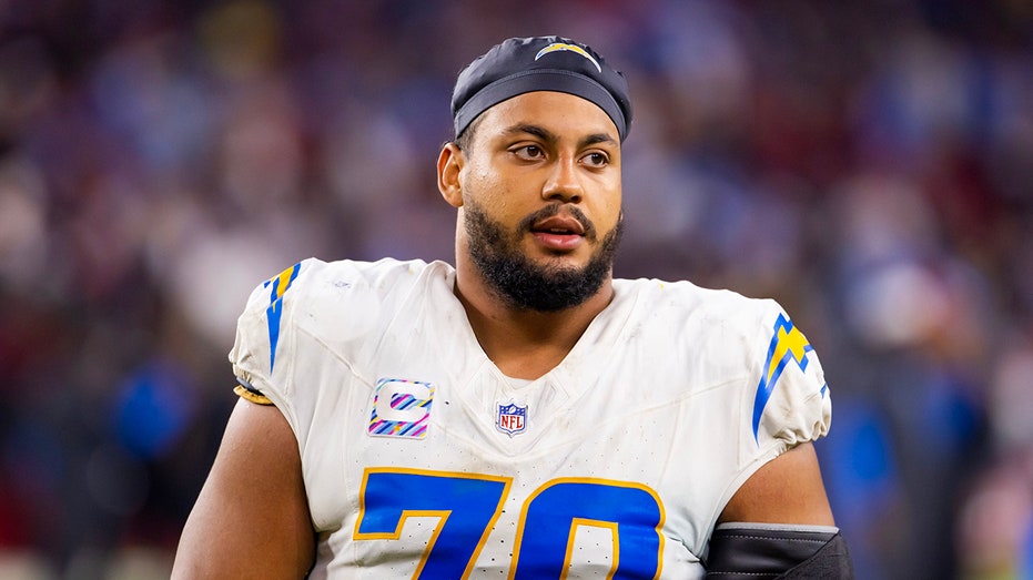chargers-cornerstone-lineman-rashawn-slater-goes-down-at-camp-with-injury,-weeks-after-landing-new-contract
