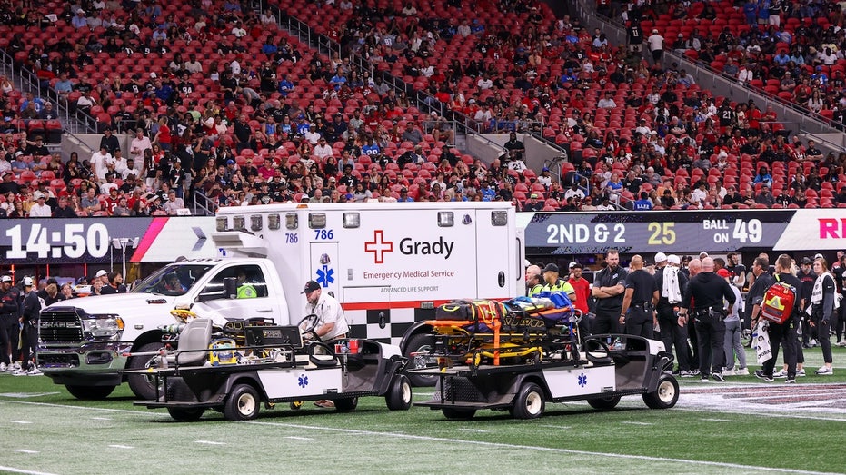 lions’-morice-norris-leaves-preseason-game-in-ambulance-after-blow-to-the-head