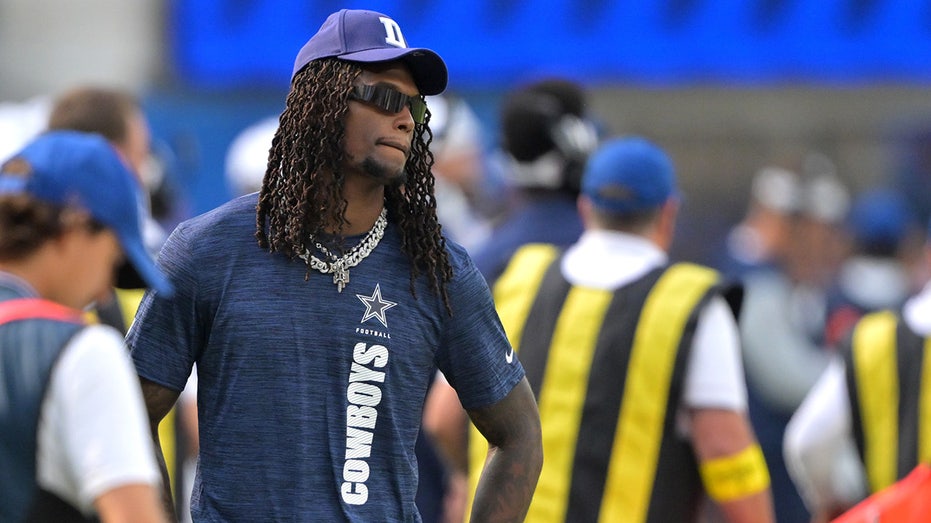 cowboys’-ceedee-lamb-collides-with-nfl-official-in-bizarre-preseason-moment