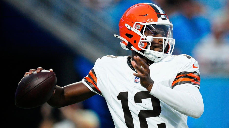 browns-coach-adds-to-quarterback-intrigue-following-shedeur-sanders’-great-preseason-debut