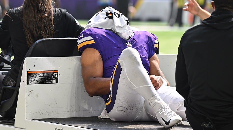 vikings’-rondale-moore-suffers-second-straight-season-ending-knee-injury