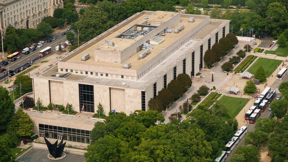 white-house-reviewing-all-smithsonian-museum,-exhibit-content-before-america-250-celebration-in-2026