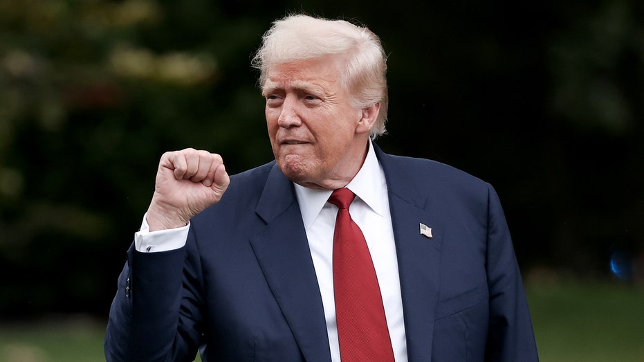 donald-trump-as-strongman,-riling-up-his-base-and-investigating-his-enemies