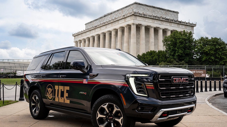 ‘defend-the-homeland’:-dhs-unveils-striking-new-ice-fleet-to-boost-recruitment,-visibility