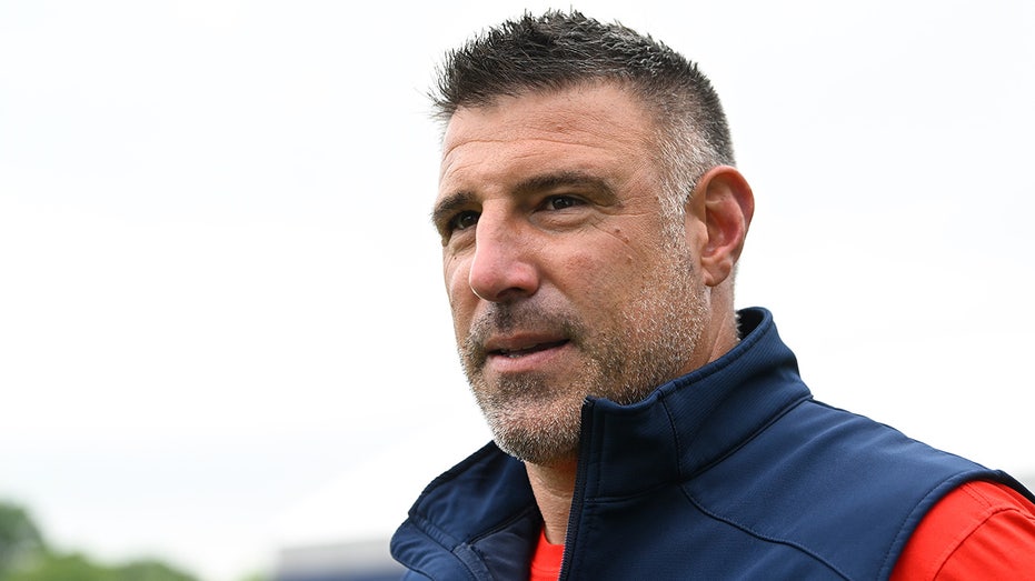 patriots-coach-mike-vrabel-clashes-with-media-over-stefon-diggs’-uncertain-season-opener-status