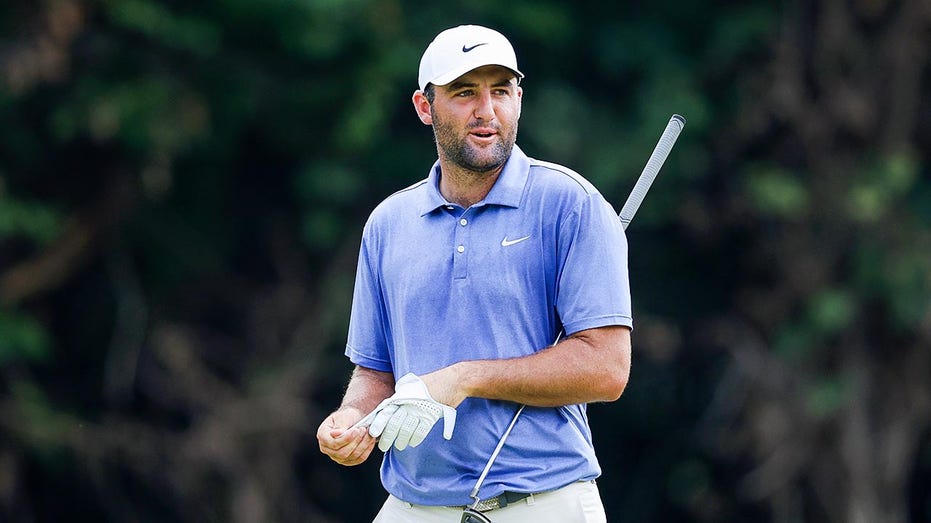 scottie-scheffler-holes-miraculous-chip-shot-from-rough-to-seal-bmw-championship-victory-at-caves-valley