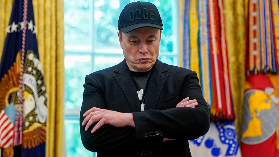elon-musk-halts-plans-for-new-political-party,-prioritizing-business-instead:-report
