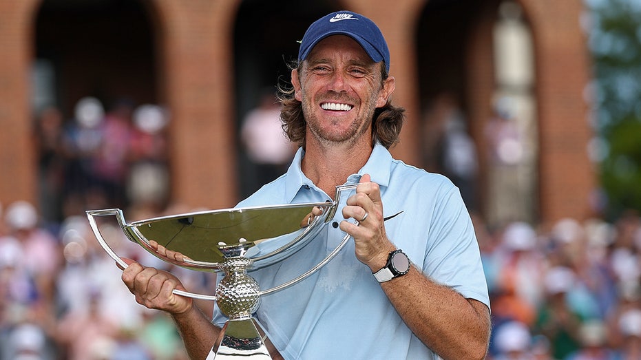 tommy-fleetwood-wins-tour-championship-for-1st-pga-victory-and-$10m-prize-at-east-lake