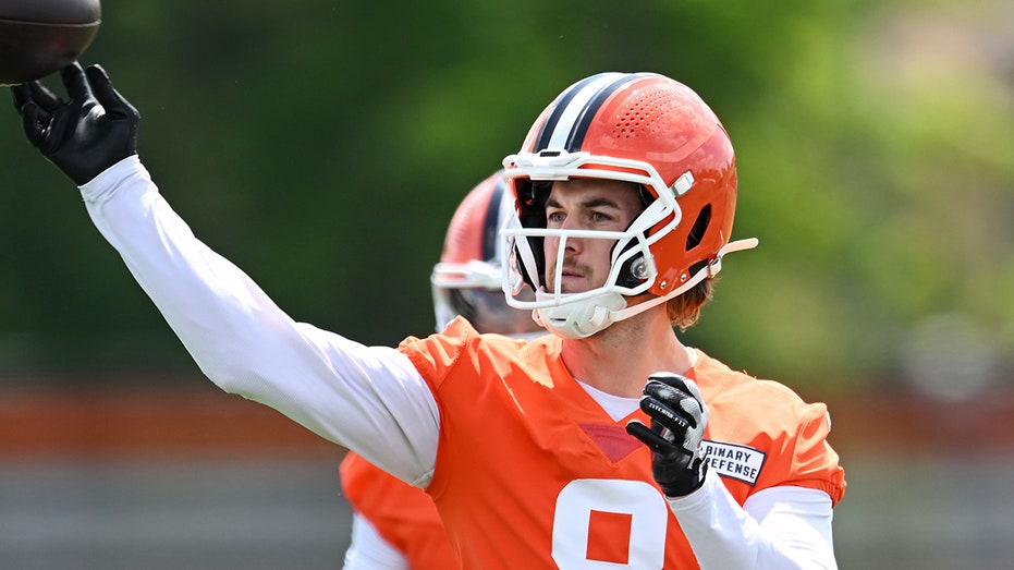 browns-make-stunning-kenny-pickett-trade-to-raiders-as-backup-quarterback-role-remains-wide-open