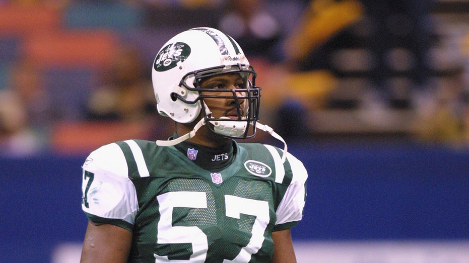 ex-jets-star-mo-lewis-defends-infamous-tackle,-blames-drew-bledsoe-for-sparking-tom-brady’s-historic-nfl-rise