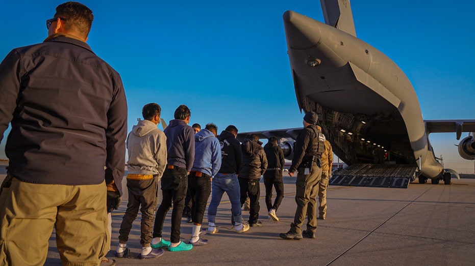 ice-deported-nearly-200,000-so-far-during-trump’s-second-term,-setting-pace-for-highest-level-in-decade