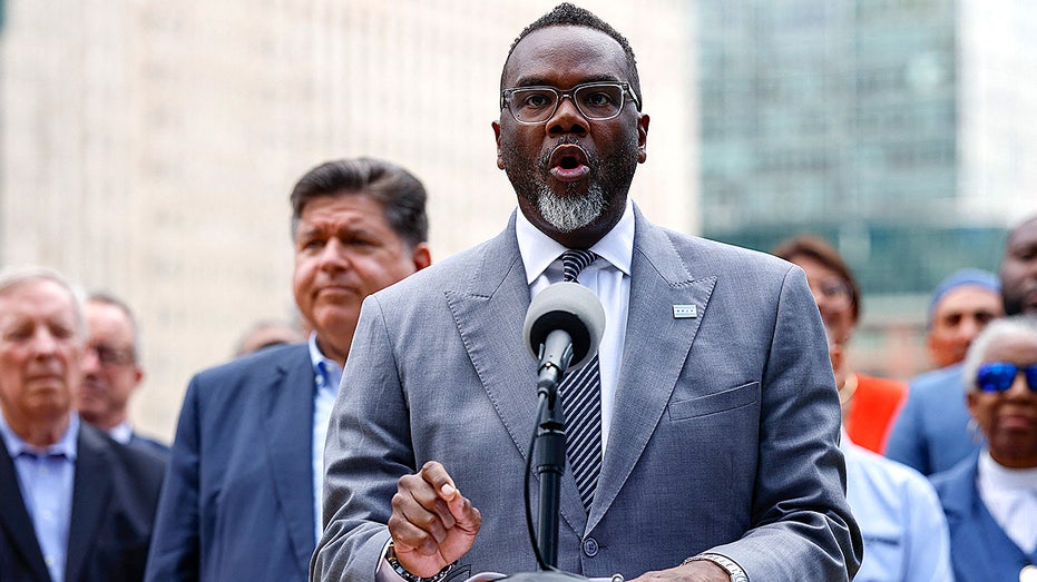 trump’s-looming-chicago-takeover-puts-violent-illegal-immigrant-crimes-in-spotlight:-‘incompetent-mayor’