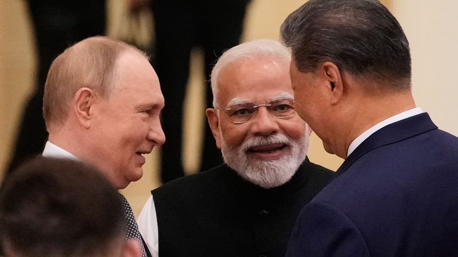 india’s-modi-cozies-up-with-putin,-xi-in-statement-against-trump-‘bullying’