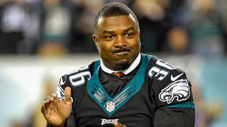 eagles-legend-brian-westbrook-loves-how-team-won’t-watch-super-bowl-banner-ceremony:-‘one-is-not-enough’
