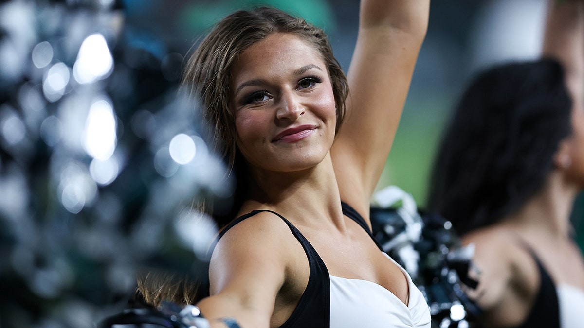philadelphia-eagles-cheerleaders-during-the-2025-season