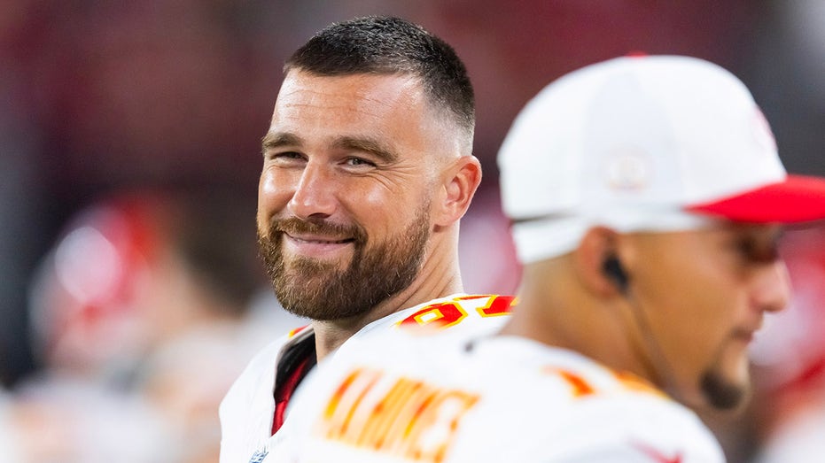 travis-kelce-gets-playful-payback-on-patrick-mahomes-with-spot-on-impersonation-at-brazil-press-conference