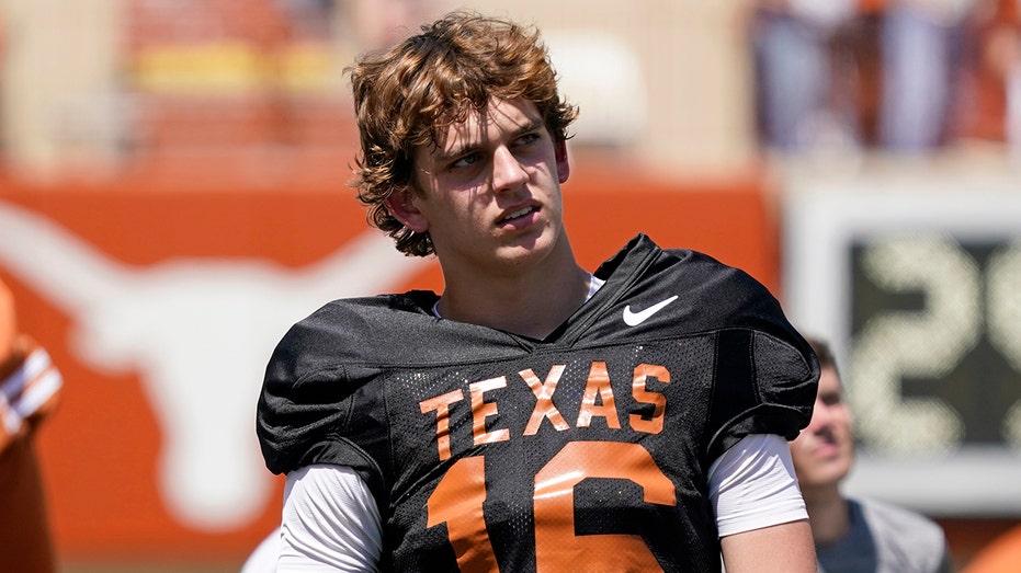 espn-star-desmond-howard-criticizes-‘unwarranted’-heisman-hype-surrounding-texas’-arch-manning