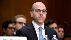 trump’s-fed-pick-says-he-will-keep-white-house-job