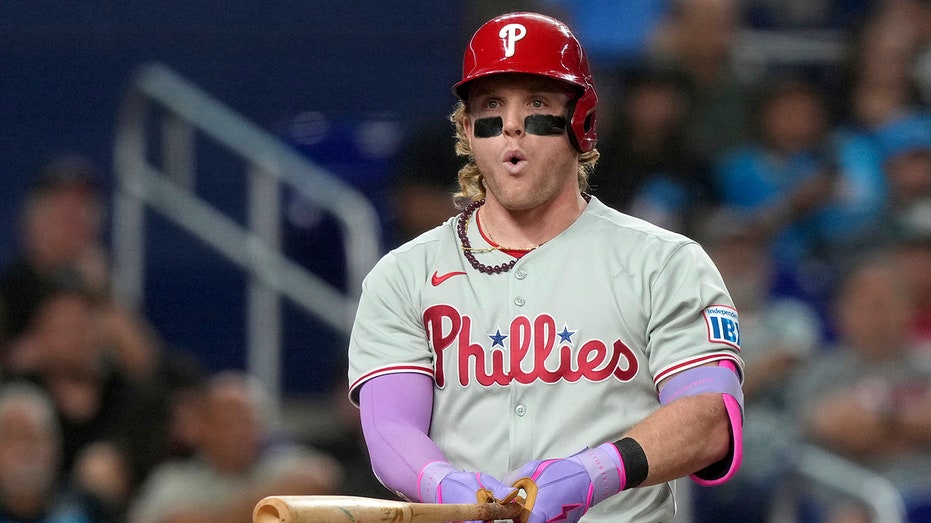 young-phillies-fan-forced-to-give-up-harrison-bader-home-run-ball-to-irate-fan-gets-meet-and-greet,-signed-bat