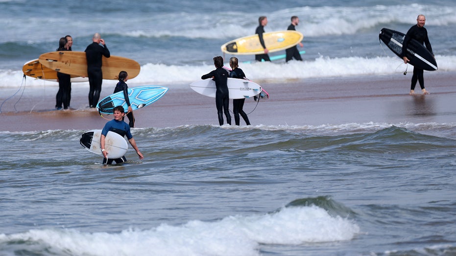 ‘large-shark’-kills-man-at-australian-beach;-witness-describes-hearing-screams-of-‘don’t-bite-me!’